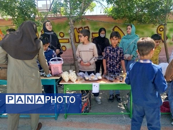 برگزاری بازارچه درون مدرسه‌ای در دبستان مبین شیروان
