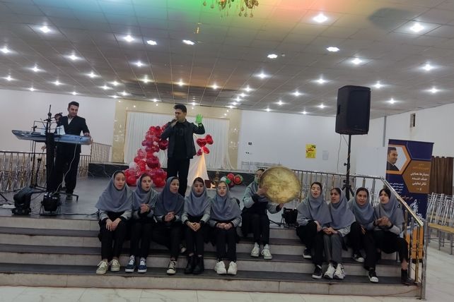  جشن  شب یلدا دبیرستان نمونه دولتی مهرورزان
