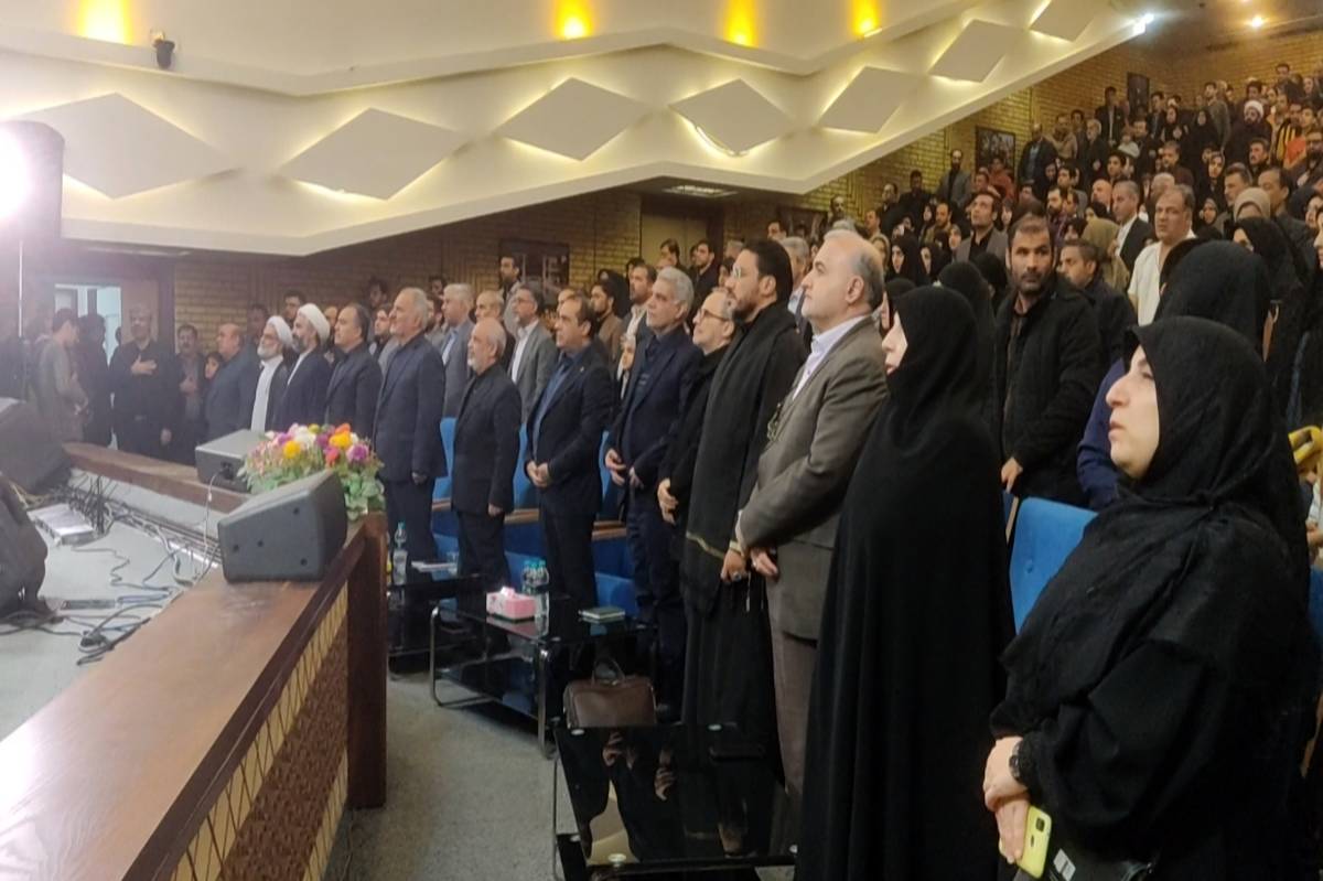 آئین تقدیر از مقام آوران و برگزیدگان جشنواره قرآن و عترت دانشگاهیان کاشان برگزار شد