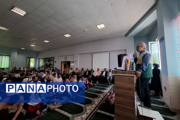  جشن پدر و دختری در دبستان مالک اشتر ملارد در دهه کرامت پیوند مهر را طنین انداز کرد 