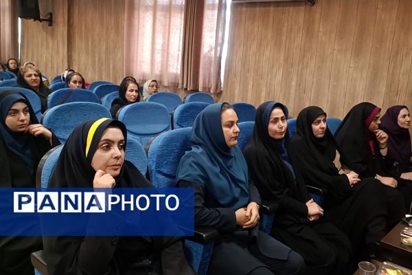 برگزاری جلسه هم‌اندیشی طرحواره اولیای پایه اول ابتدایی در شهرستان قدس