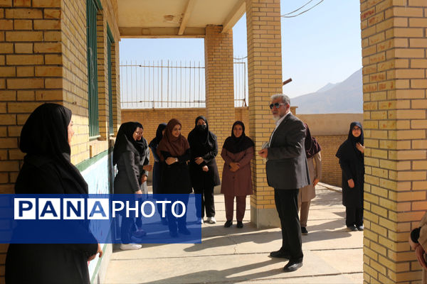 بازدید مدیر اداره آموزش و پرورش، از دبیرستان حضرت خدیجه(س)شهرستان فیروزکوه