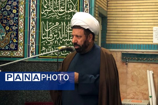 حضور دانش آموزان دبستان هدی یک به مناسبت هفته پیشگیری از آسیب های اجتماعی در مسجد صاحب الزمان (عج) 