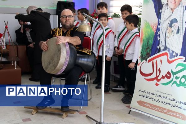 به مناسبت دهه فجر پرچم جمهوری‌اسلامی‌ایران در آموزش و پرورش منطقه۱۰ به اهتزاز درآمد