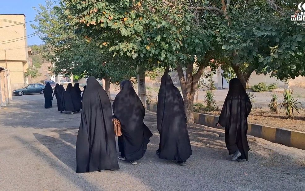 پیاده روی هیات «ریحانه النبی» در تپه نورالشهداء شهر کهک به یاد اربعین