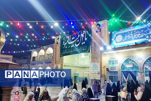 پیشوا غرق در نور و شادی؛ جشن میلاد حضرت مهدی (عج)