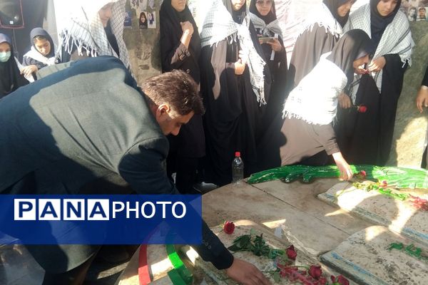 مراسم غبار‌روبی مزار شهدای گمنام در ناحیه دو شهرری 