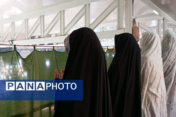 نماز جمعه همزمان با ایام فاطمیه در مسجد جامع شهر بارنیشابور