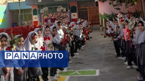 جشن شکوفه‌ها در مدرسه پیک انقلاب ناحیه 2 کرج