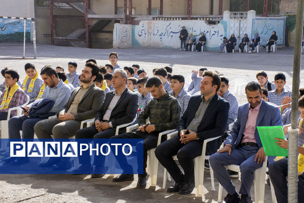 جوانه‌های محلاتی ورود به دوره متوسطه را با جشن جوانه‌ها آغاز کردند