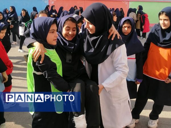 مانور زلزله و آموزش اطفای حریق و ایمن سازی در مدرسه شهید جواهری دو 