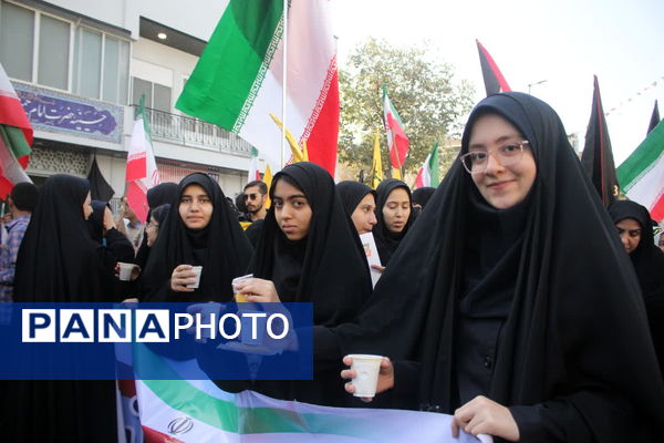جلوه‌هایی از حضور حماسی دانش‌آموزان قم در راهپیمایی یوم الله ۱۳ آبان