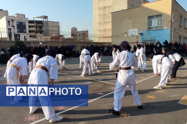 هفته تربیتبدنی در دبیرستان فرشتگان ناحیه ۴شیراز