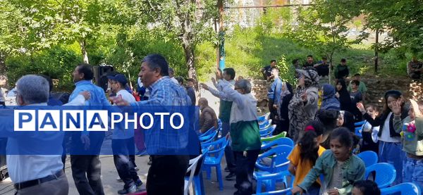 همایش پیاده‌روی خانوادگی در شازند 