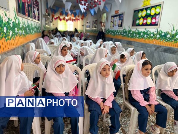 برگزاری جشن شکوفه‌ها در دبستان دخترانه المهدی ناحیه 2 کرج 