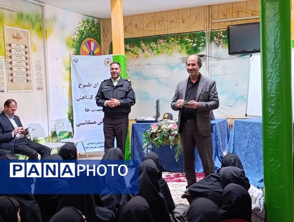  جلسه آموزش خانواده در دبیرستان نمونه اندیشه 