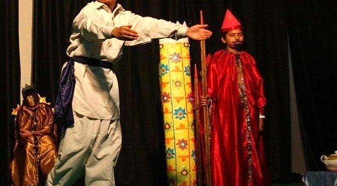 مرحله کشوری چهارمین جشنواره ملی تئاتر درسی در میناب برگزار می‌شود