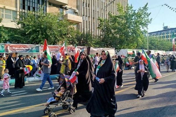 راهپیمایی 10 کیلومتری تهران به مناسبت عید غدیر و مقاومت در برابر تهدیدات دشمن