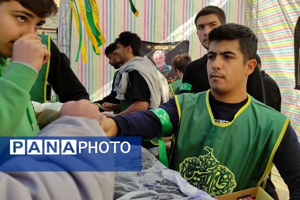 در اغنای دل‌ها هنرستان موفقیان اسلامشهر میزبان آیین فاطمیه و سفره احسان بانوی نور بود