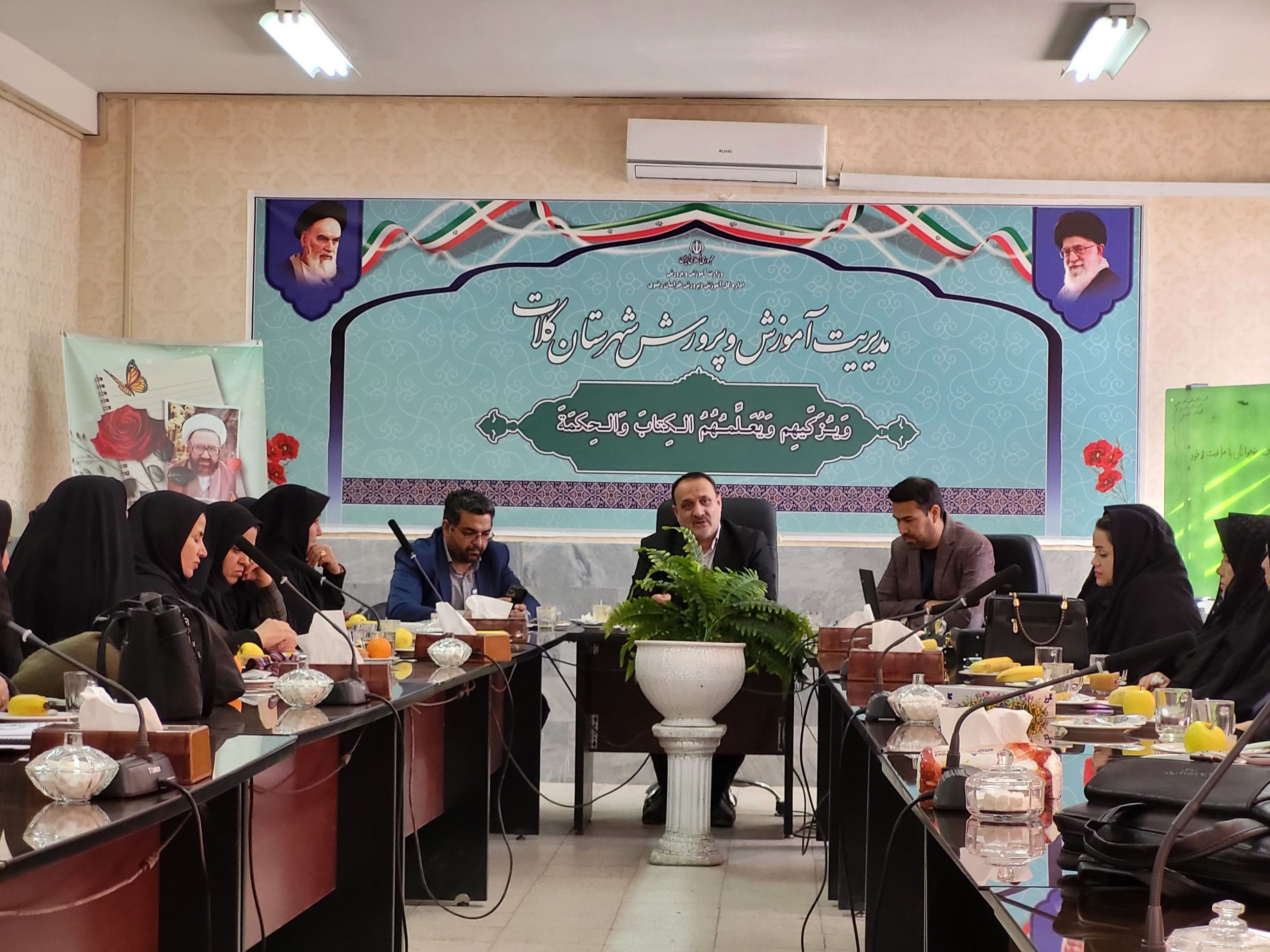 مسئولیت و نقش دادن به دانش‌آموزان موجب خودباوری آن‌ها می‌شود