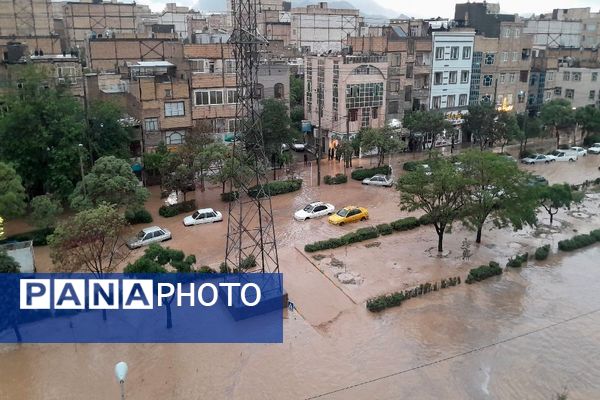 حضور جهادی بسیج و مردم برای کمک به سیل زده مشهد 