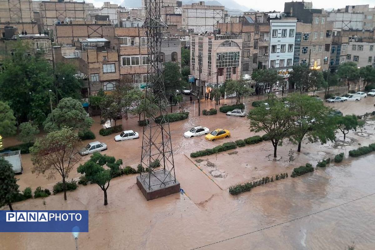 حضور جهادی بسیج و مردم برای کمک به سیل زده مشهد 