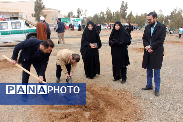 جلوه‌هایی از آیین درختکاری در اردوگاه شهدای 15 خرداد قم