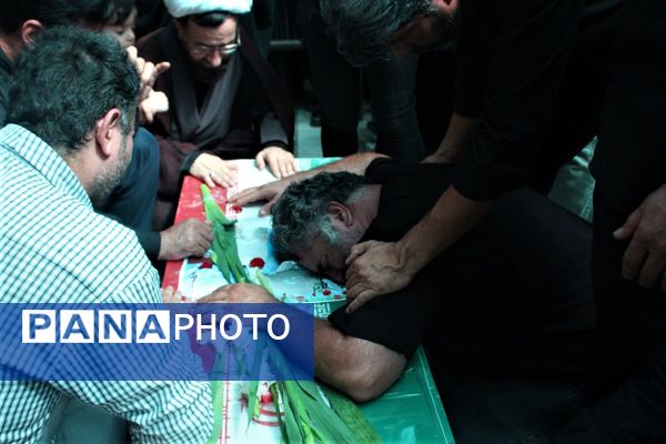 جلوه‌های حزن و خشم در مراسم تشییع شهدا