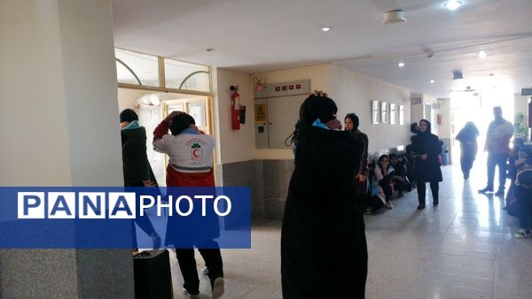 نواختن زنگ زلزله در دبیرستان کوشش شهرستان فاروج 