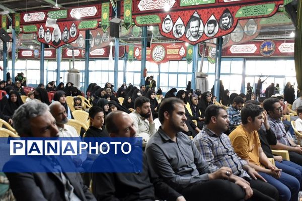 محفل دانش‌آموزان استان اصفهان در سوگ رحلت امام خمینی(ره) و شهدای خدمت