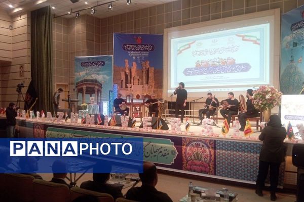 آیین نکوداشت دانش‌آموختگان بین‌المللی دانشگاه‌های ایران در دانشگاه شیراز