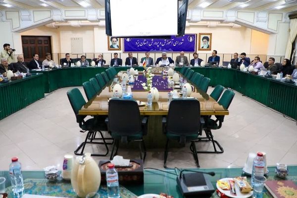 ظرفیت پیشکسوتان فرهنگی جهت ارائه راهکار در مسائل مختلف آموزش و پرورش در دستور کار قرار گیرد