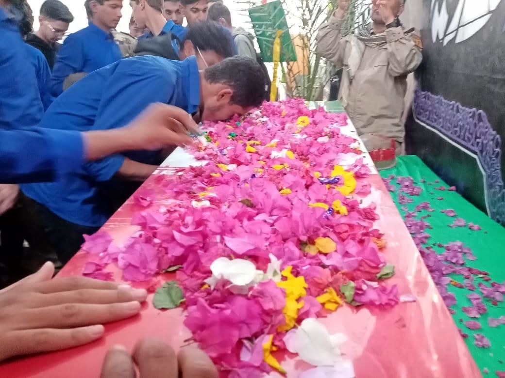 آیین استقبال باشکوه از شهید گمنام در مسجد مهدیه فین