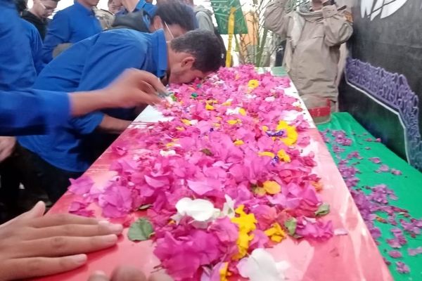 آیین استقبال باشکوه از شهید گمنام در مسجد مهدیه فین