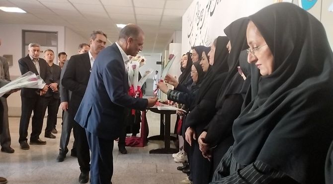 آیین غبار روبی و عطرافشانی مزار شهدا و تجلیل از معلمان سیستانی‌و‌بلوچستانی برگزار شد