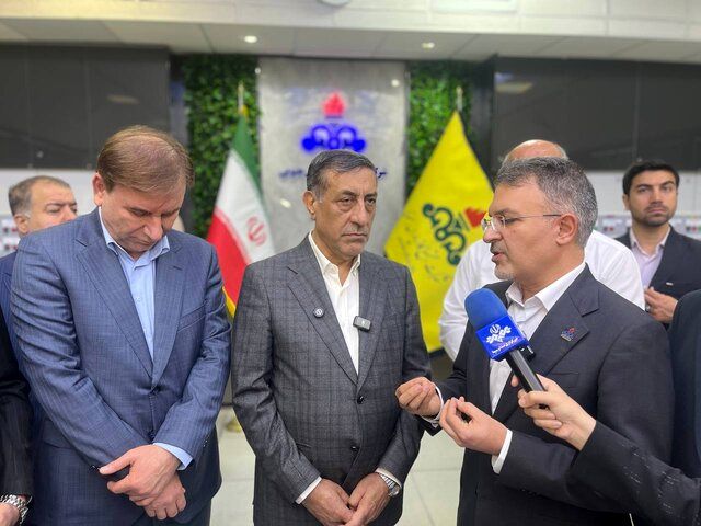 بازدید معاون اجرایی رئیس‌جمهور از مرکز کنترل گاز پارس جنوبی