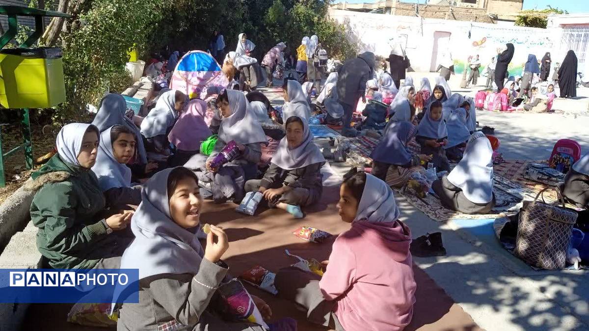 سیزده آبان در قاب مدرسه 