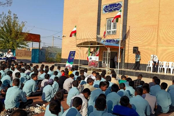  زنگ فرهنگ ترافیک در دبیرستان رییس‌زاده خلیل اباد به صدا درآمد