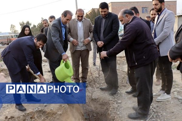 آیین روز درختکاری در هنرستان کشاورزی شهید باهنر پاکدشت 