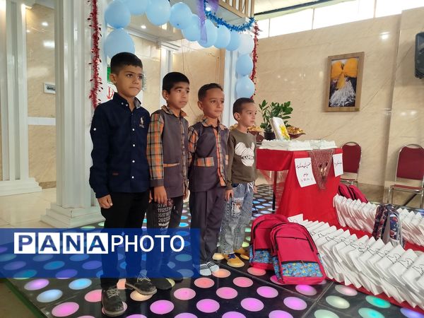 جشن شکوفه ها برای پسران کلاس اولی  دبستان شهید عجمی فدافن