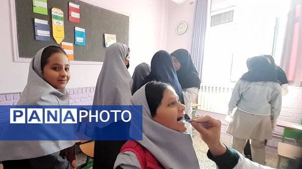 اجرای طرح وارنیش فلوراید در دبستان پنجم مهر