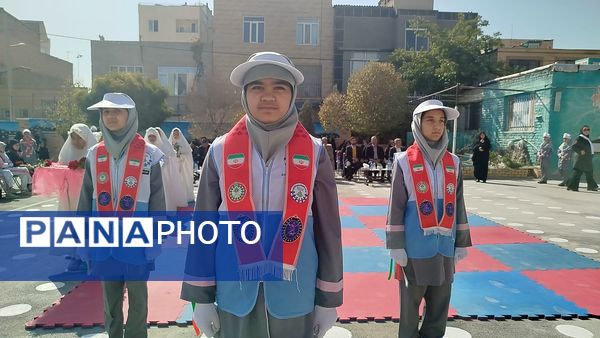 مشعل المپیاد ورزشی ناحیه ۷ در دبستان شهدای راه آهن روشن شد