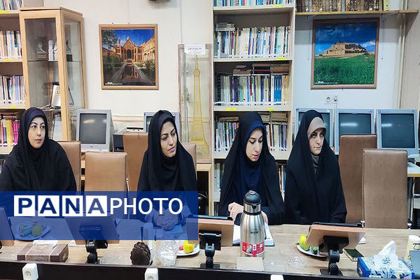 اولین نشست هیات امنای پژوهش سرای خواجه نصیرالدین طوسی و تقدیر از دانش‌آموزان نخبه پژوهشی