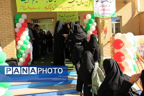 مراسم گرامیداشت هفته دفاع مقدس در هنرستان فاطمه‌الزهرا(س) گچساران