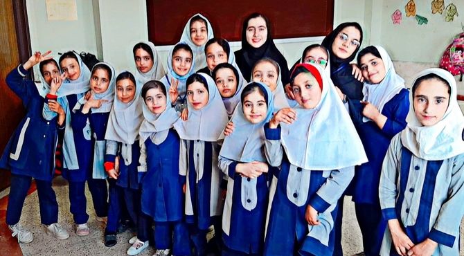 شادی در مدرسه نیایش، برای روز دختر