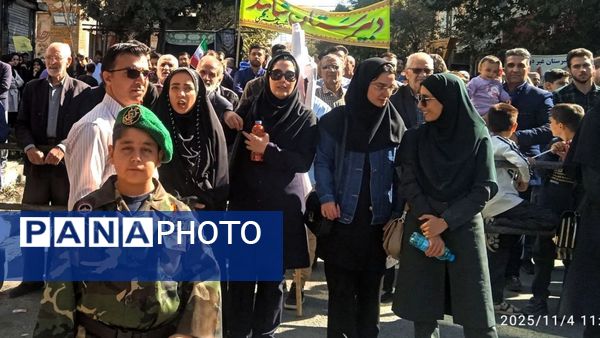 راهپیمایی پرشور ۱۳ آبان در اسدآباد؛ فریاد استکبارستیزی طنین‌انداز شد