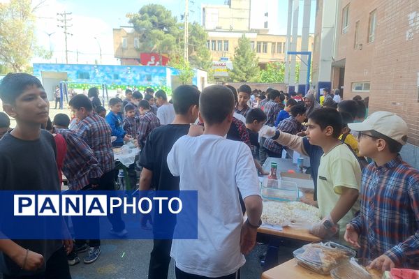 برگزاری بازارچه کسب و کار دانش‌آموزی با مهارت کسب و کار و درآمد و استقلال مالی