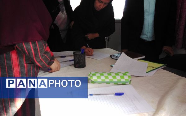 انتخابات انجمن اولیاء و مربیان در دبیرستان نمونه اندیشه شهرستان کاشمر