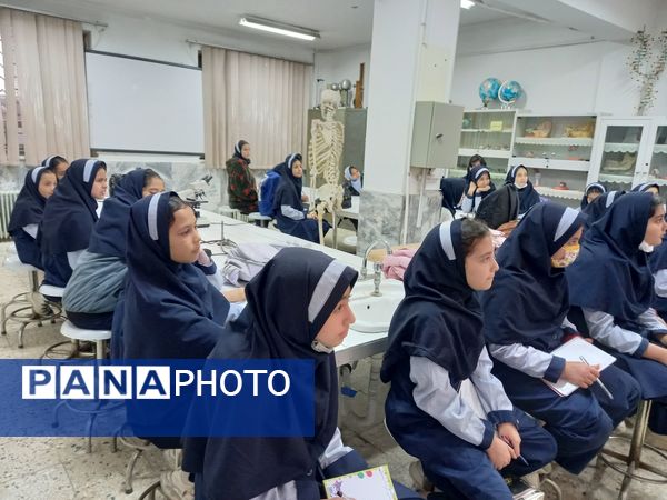 بازدید دانش آموزان دبستان ناهید نخودی از پژوهشرای نیشابور