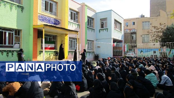  ویژه برنامه ولادت حضرت زینب(س) و روز پرستار در دبیرستان دخترانه استقلال‌ناحیه یک کرج